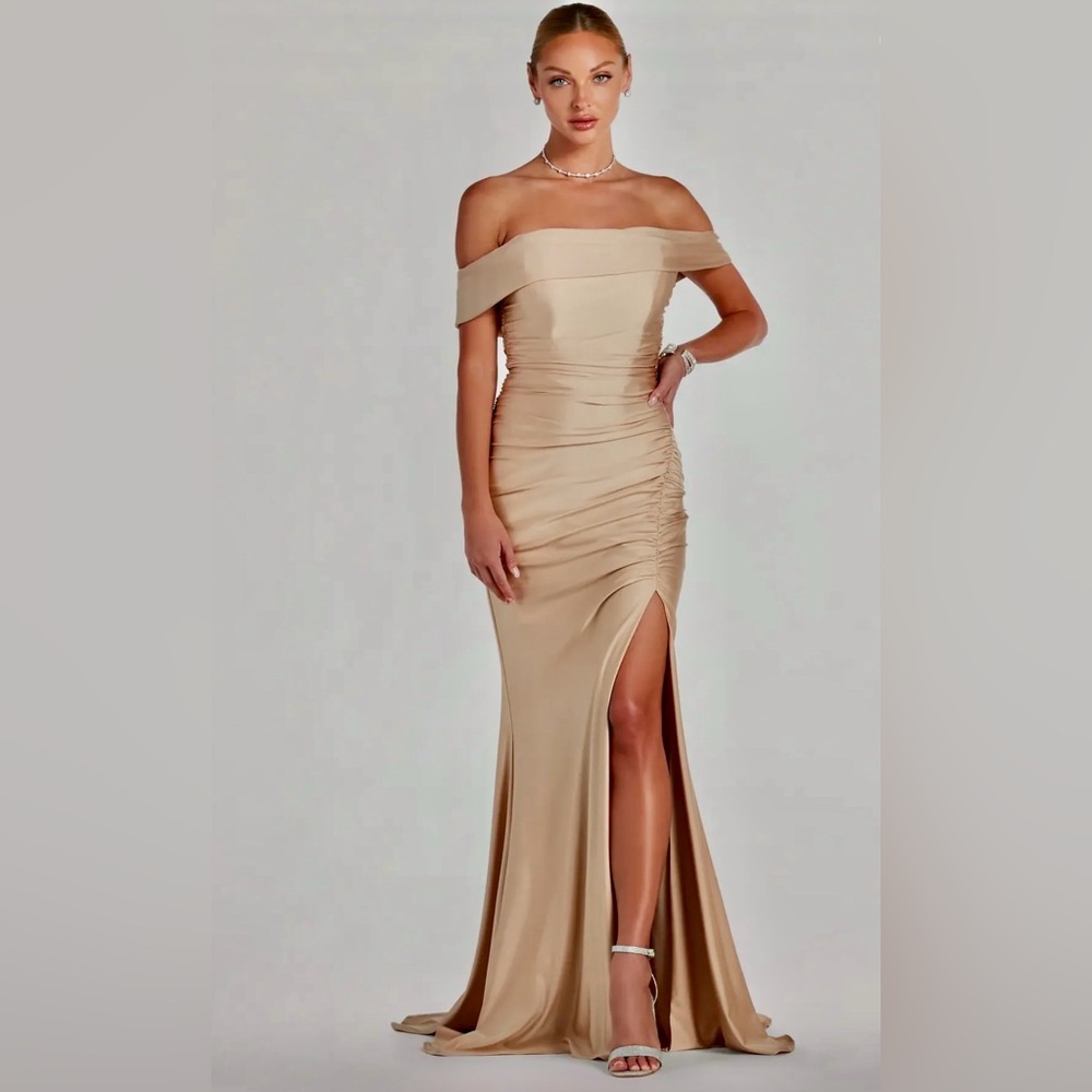Elegant Off-Shoulder Mermaid Formal Gown XS - New with Tags